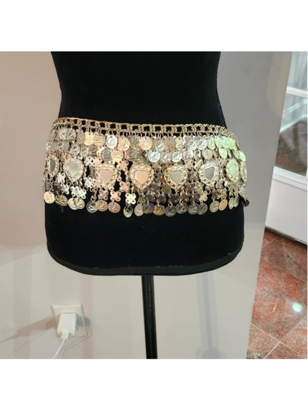 ✨ NWOT Silver Coin & Heart Mirror Chain Hip Belt ✨